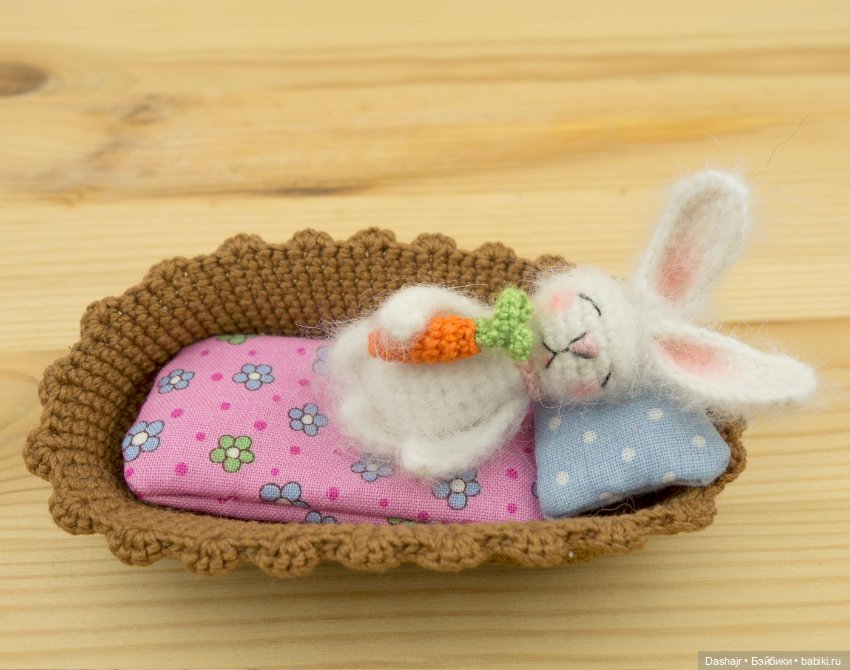 Малышка-зайчишка — Вязаные игрушки и амигуруми: крючком (фото 2)