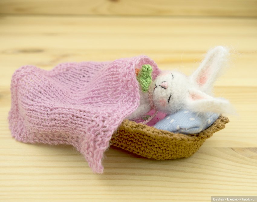 Малышка-зайчишка — Вязаные игрушки и амигуруми: крючком (фото 5)