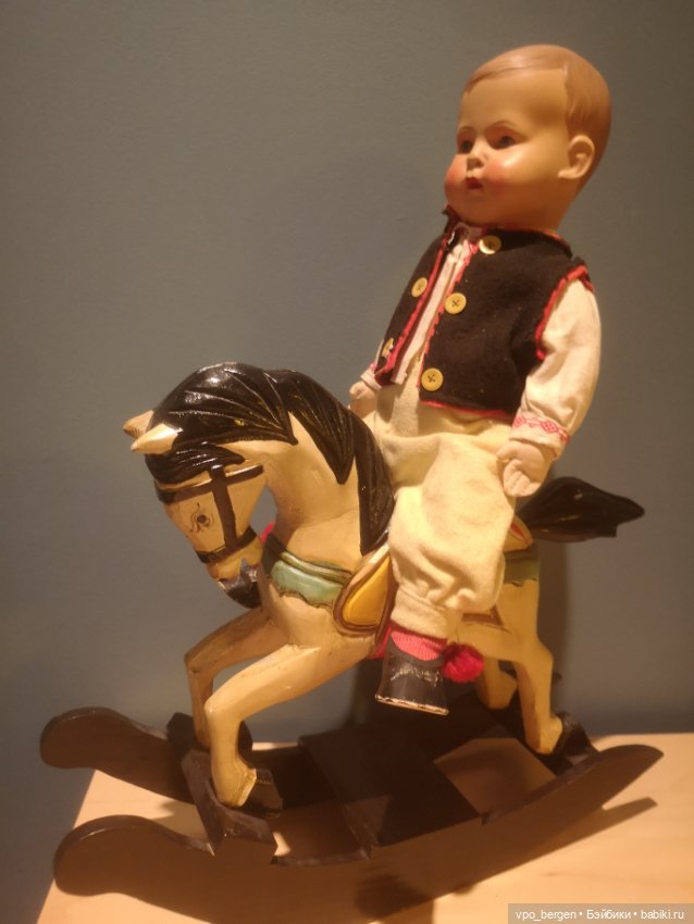 Шведско-германская сувенирная кукла