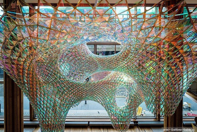 Абстрактная инсталляция на фестивале любви в Лондоне (фото 5)