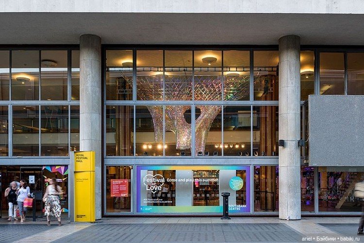 Абстрактная инсталляция на фестивале любви в Лондоне (фото 3)