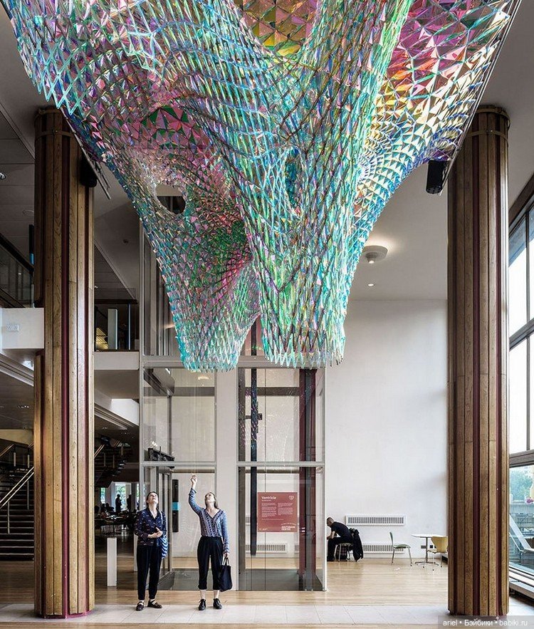 Абстрактная инсталляция на фестивале любви в Лондоне (фото 7)