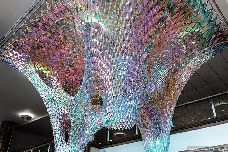 Абстрактная инсталляция на фестивале любви в Лондоне (фото 4)