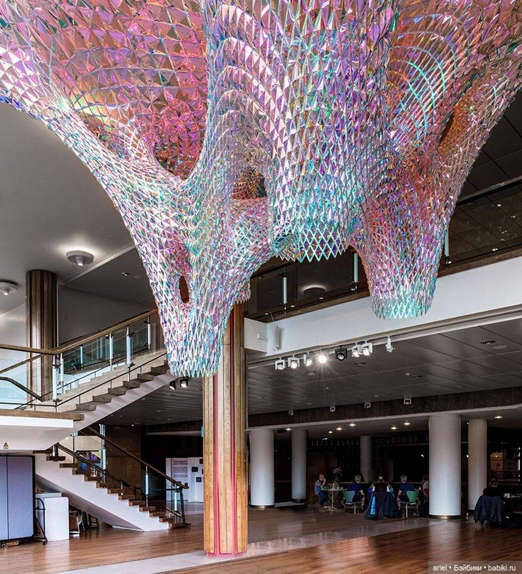 Абстрактная инсталляция на фестивале любви в Лондоне (фото 2)