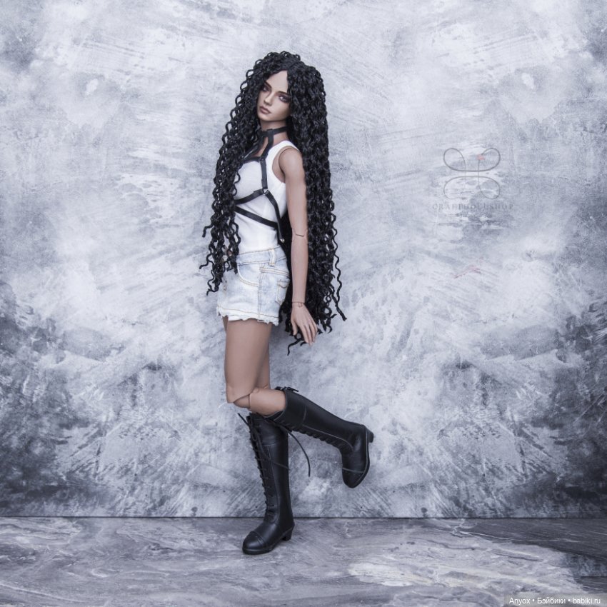 Иплхаус Эль и парик "ведьмочки"