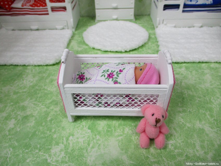 Кроватки для пупсиков из бросового картона (фото 7)
