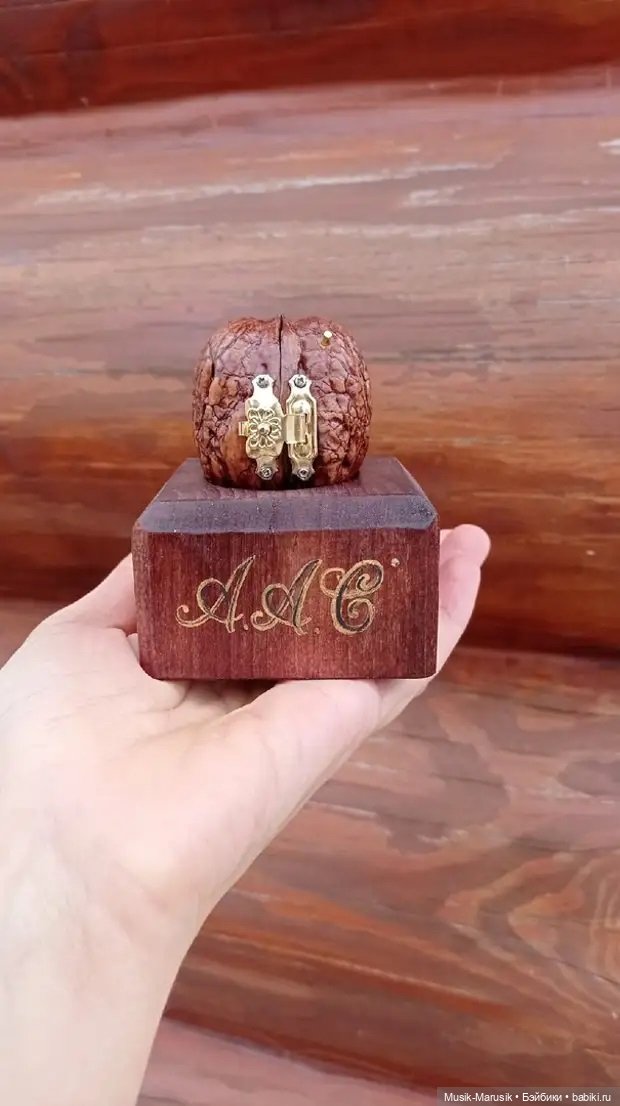 Потрясающие миниатюры в скорлупе грецкого ореха от Марии Чиковой (фото 3)