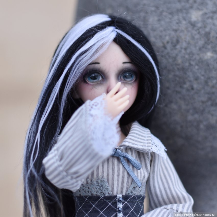 Чтобы зайти в дом, ей нужно приглашение (фото 7)