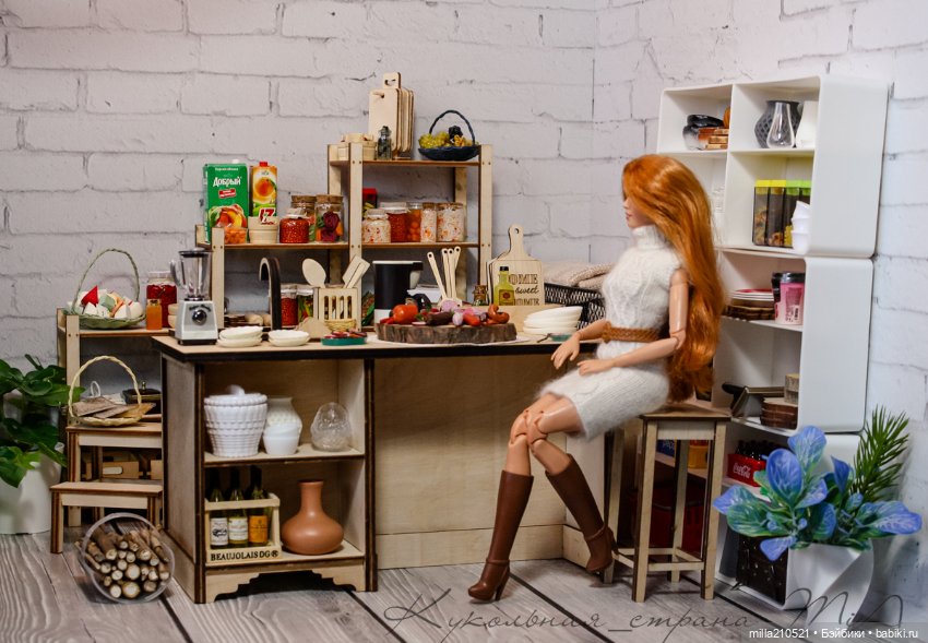 Два кусочика колбаски у меня лежали на столееее