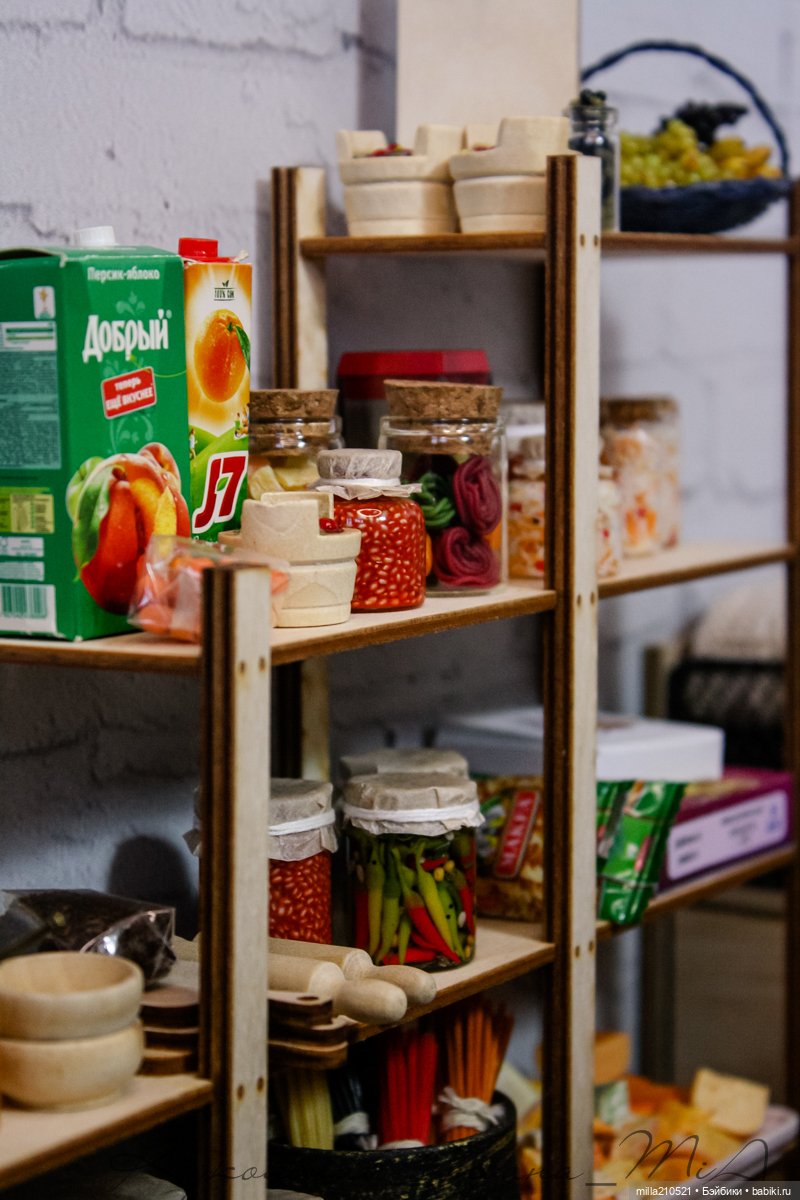 Два кусочика колбаски у меня лежали на столееее