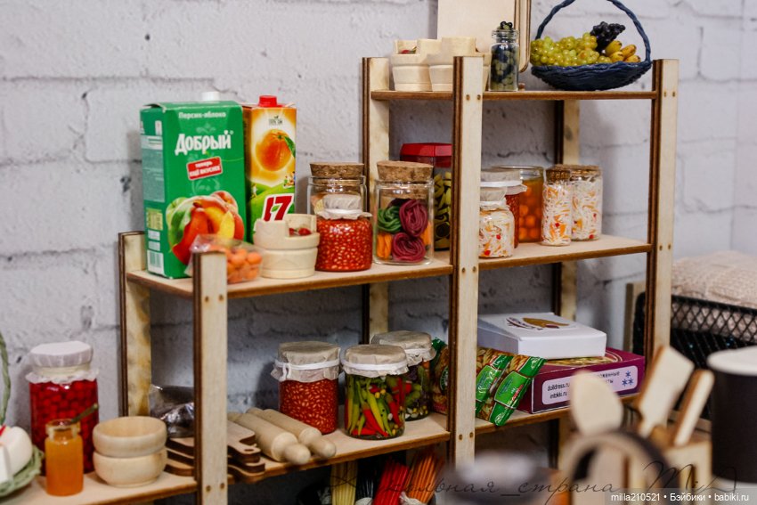 Два кусочика колбаски у меня лежали на столееее