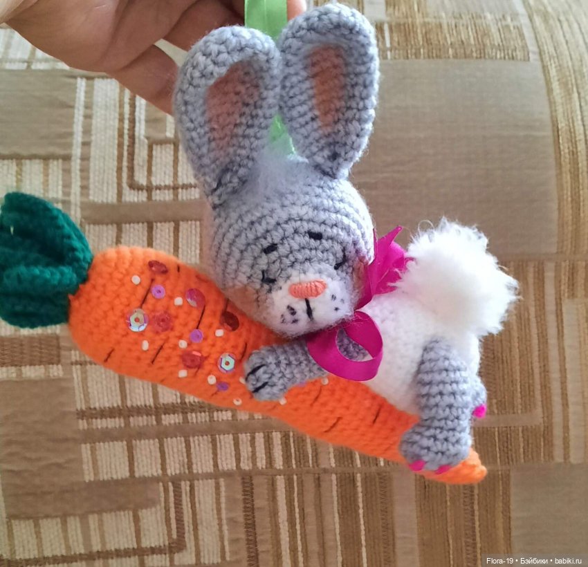 Ёлочная игрушка, Зайка и морковка