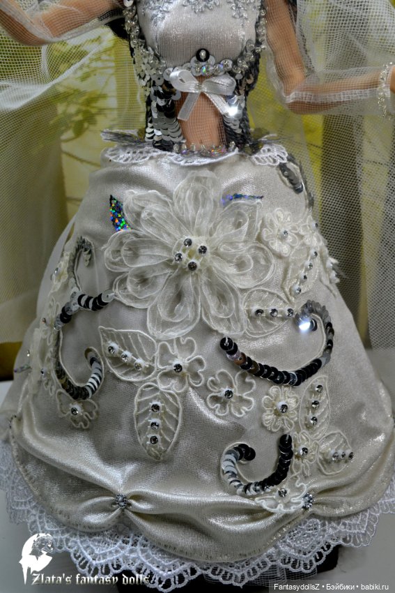 Сшила свадебное платье и куртку для Куклы Phicen