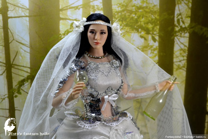 Сшила свадебное платье и куртку для Куклы Phicen