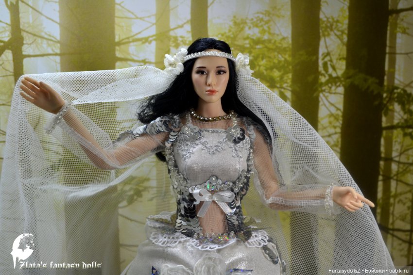 Сшила свадебное платье и куртку для Куклы Phicen