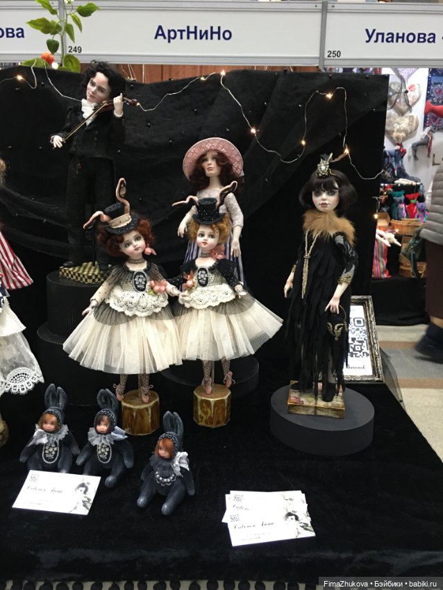 Куклы на выставке в гостиной дворе 1