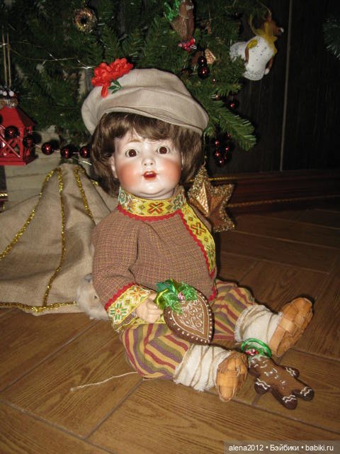 С миру по нитке, голому рубаха. И штанишки. И лапоточки