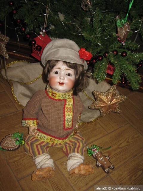 С миру по нитке, голому рубаха. И штанишки. И лапоточки