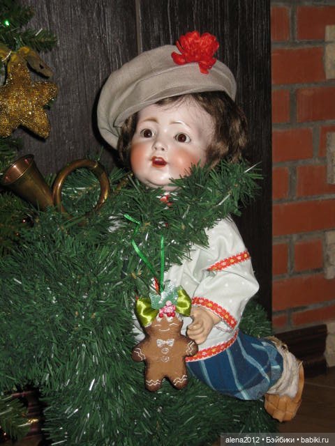 С миру по нитке, голому рубаха. И штанишки. И лапоточки