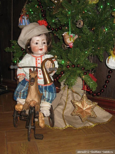 С миру по нитке, голому рубаха. И штанишки. И лапоточки