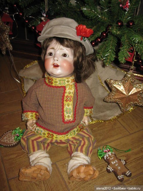 С миру по нитке, голому рубаха. И штанишки. И лапоточки