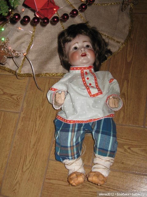 С миру по нитке, голому рубаха. И штанишки. И лапоточки