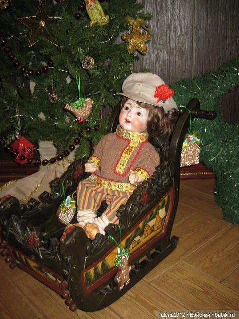 С миру по нитке, голому рубаха. И штанишки. И лапоточки