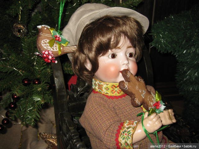 С миру по нитке, голому рубаха. И штанишки. И лапоточки