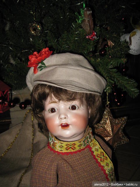 С миру по нитке, голому рубаха. И штанишки. И лапоточки