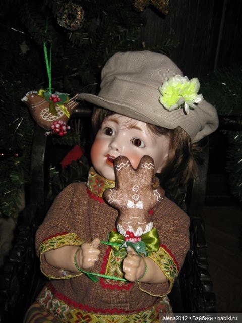 С миру по нитке, голому рубаха. И штанишки. И лапоточки