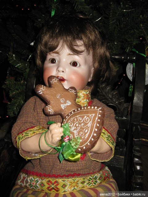 С миру по нитке, голому рубаха. И штанишки. И лапоточки