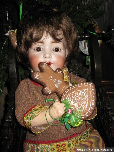 С миру по нитке, голому рубаха. И штанишки. И лапоточки