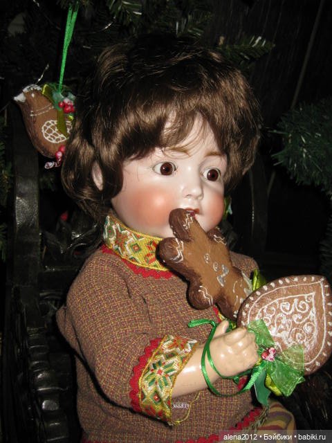 С миру по нитке, голому рубаха. И штанишки. И лапоточки