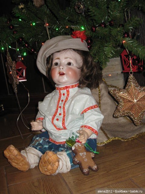 С миру по нитке, голому рубаха. И штанишки. И лапоточки