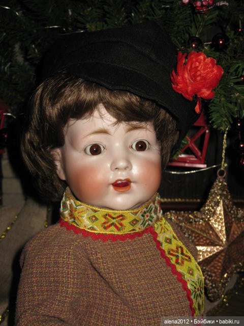 С миру по нитке, голому рубаха. И штанишки. И лапоточки