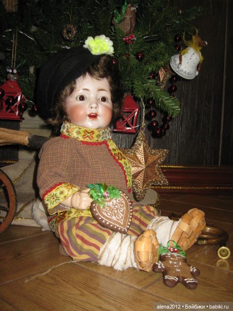 С миру по нитке, голому рубаха. И штанишки. И лапоточки