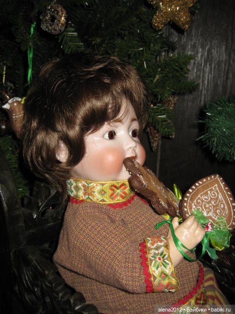 С миру по нитке, голому рубаха. И штанишки. И лапоточки