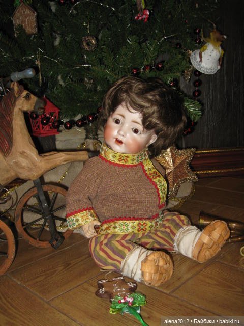 С миру по нитке, голому рубаха. И штанишки. И лапоточки