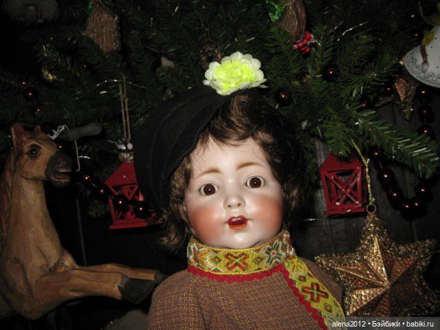 С миру по нитке, голому рубаха. И штанишки. И лапоточки