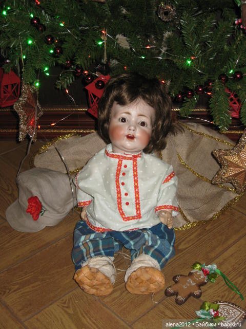 С миру по нитке, голому рубаха. И штанишки. И лапоточки