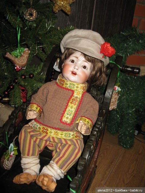 С миру по нитке, голому рубаха. И штанишки. И лапоточки