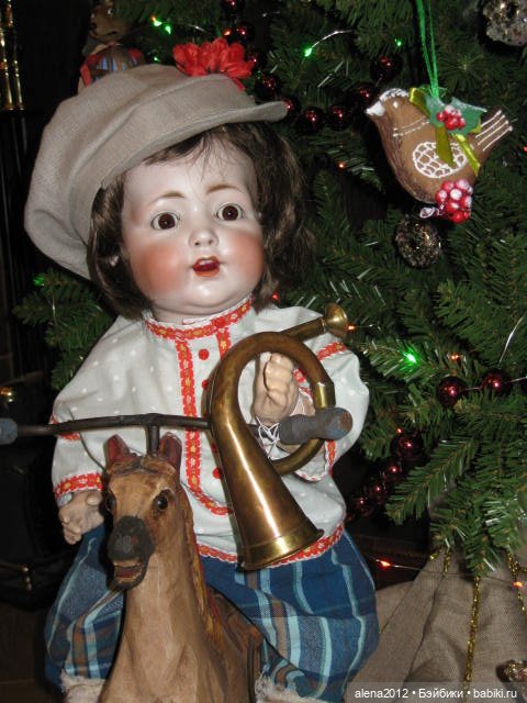 С миру по нитке, голому рубаха. И штанишки. И лапоточки