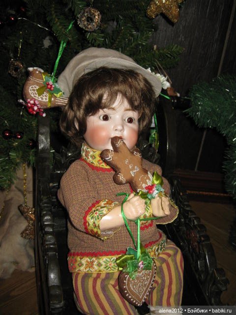 С миру по нитке, голому рубаха. И штанишки. И лапоточки