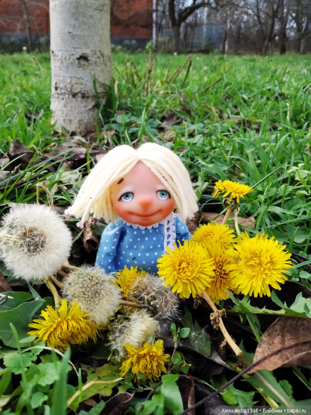 Зимние одуванчики или как Маня чуть Кузю не слопала😄