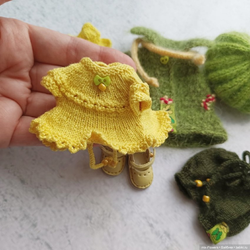 Вяжу куколкам.. Желто-зеленый топик (фото 5)