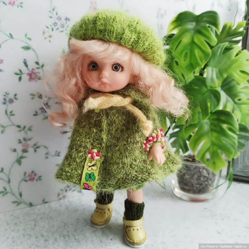 Вяжу куколкам.. Желто-зеленый топик