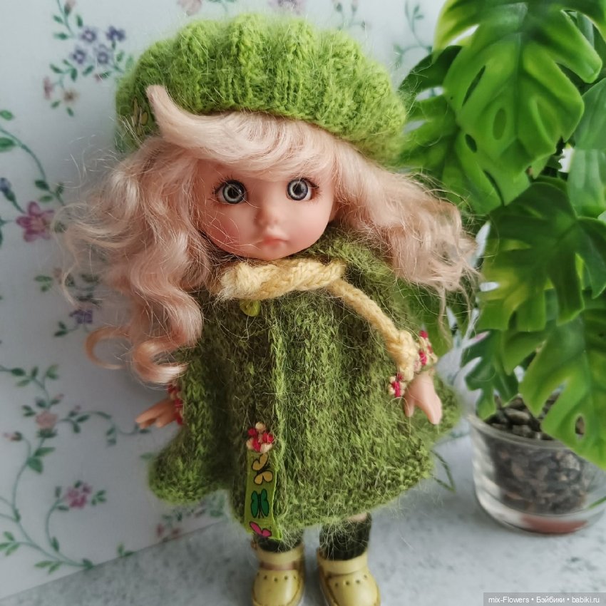 Вяжу куколкам.. Желто-зеленый топик