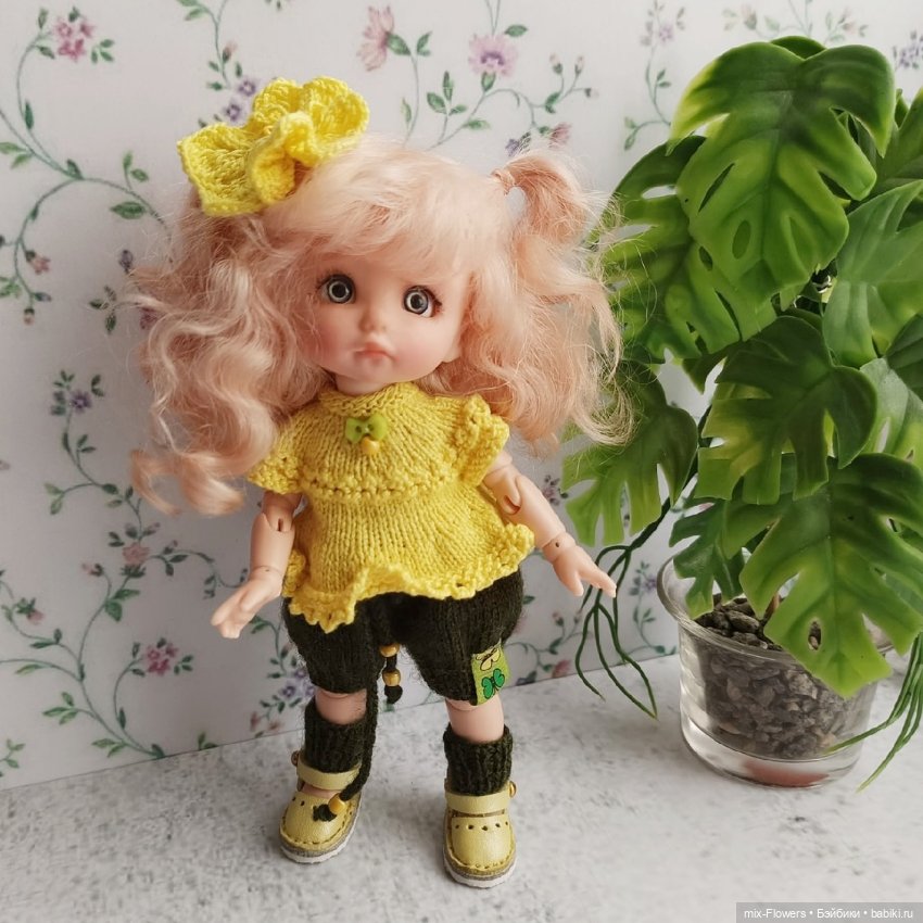 Вяжу куколкам.. Желто-зеленый топик