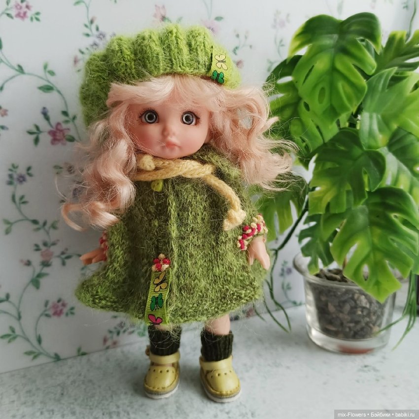 Вяжу куколкам.. Желто-зеленый топик