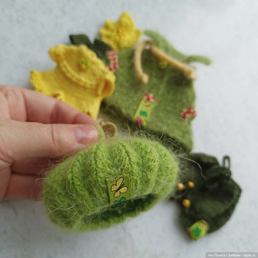 Вяжу куколкам.. Желто-зеленый топик (фото 2)